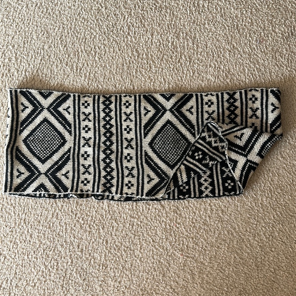 Black and cream patterned circle scarf